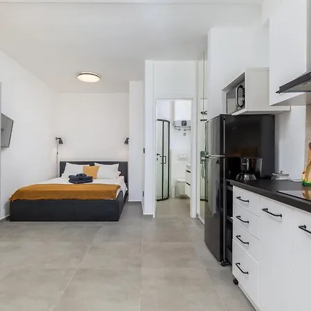 Apartment 3 Minutes From The Beach: Lovely *