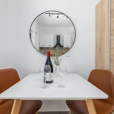 3 Minutes From The Beach: Lovely Apartment