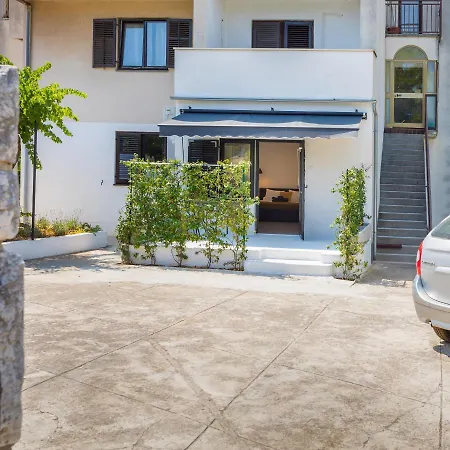 3 Minutes From The Beach: Lovely Apartment