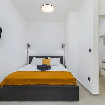 Apartment 3 Minutes From The Beach: Lovely